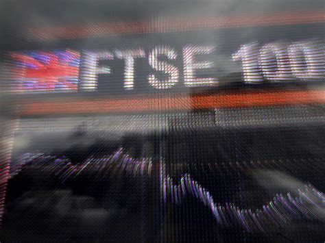 FTSE 100 .